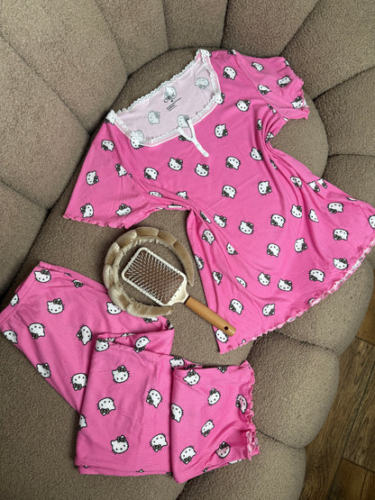 بيجامة هيلوكيتي🐱😍
