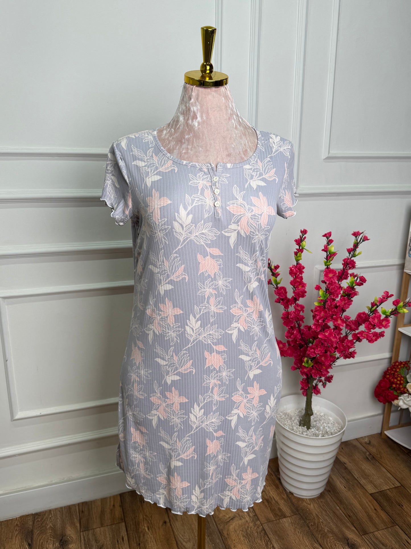 فستان صيفي بنقشة الأزهار 🌸👗