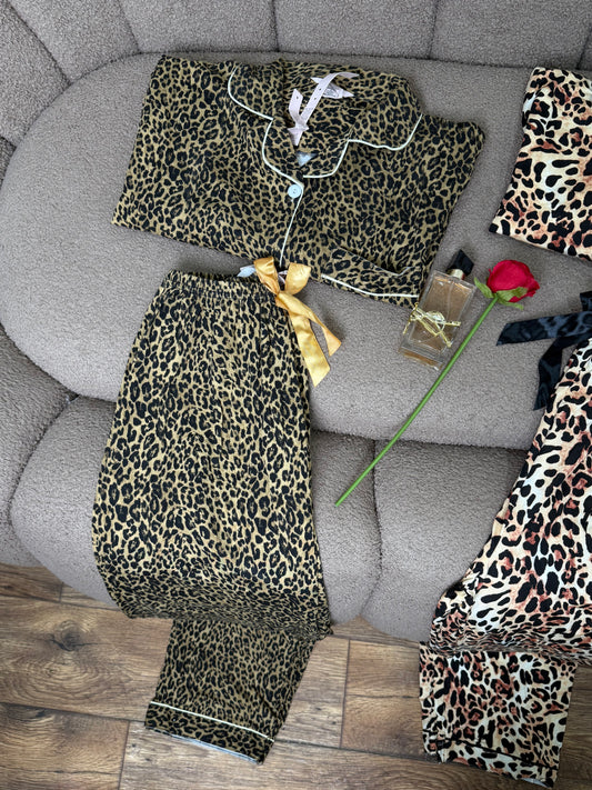 بيجامة النمر الذهبي الأنيقة 🐆✨