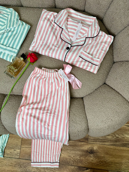 بيجامة مخططة💗🌷