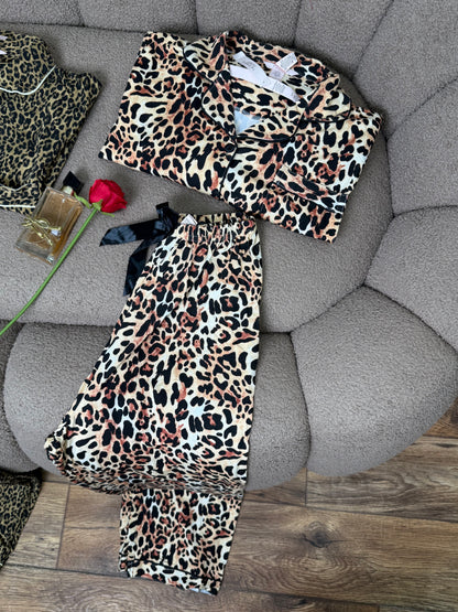 بيجامة النمر الذهبي الأنيقة 🐆✨