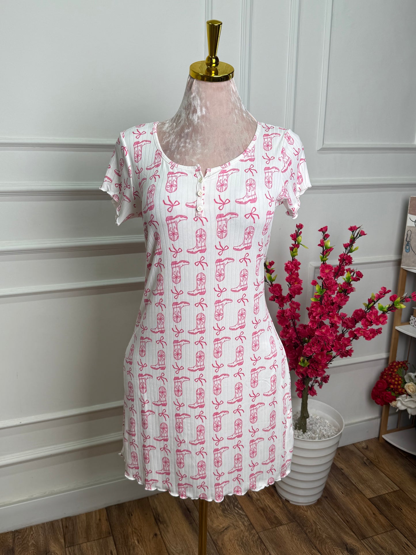 فستان صيفي بنقشة الأزهار 🌸👗