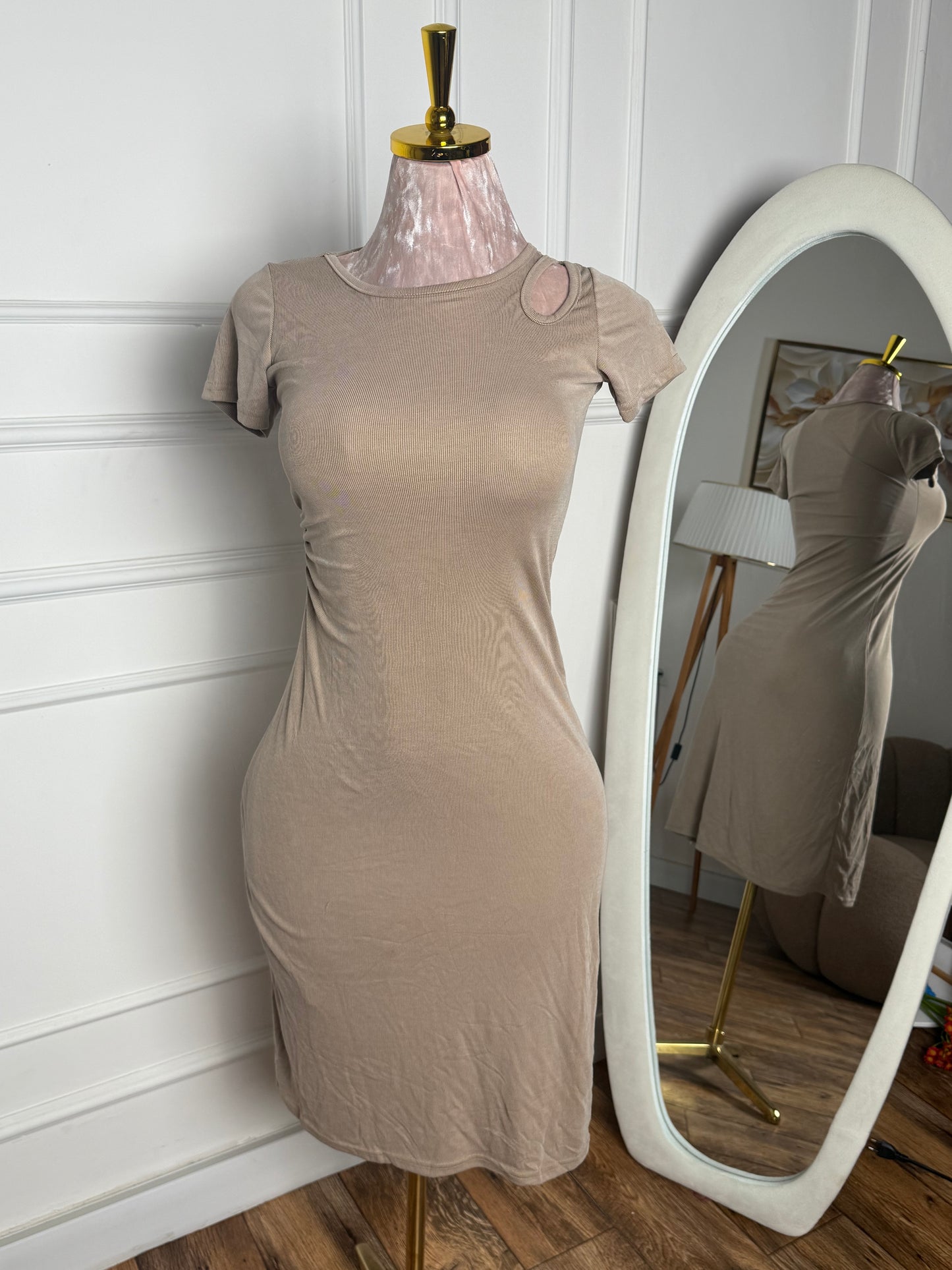 • 🥰👗 فستان يومي أنيق 🥰👗